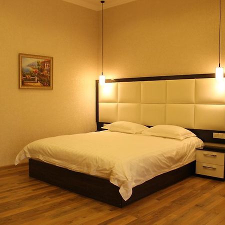 Atlas B&B Hotel ドゥシャンベ エクステリア 写真